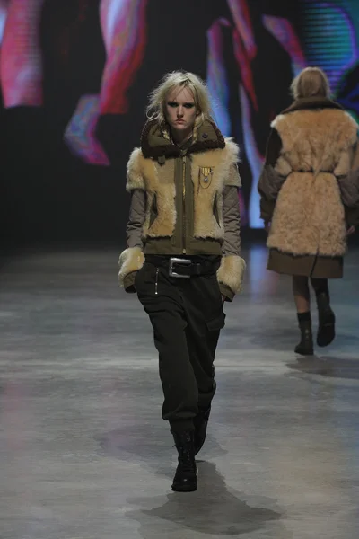 Look 69